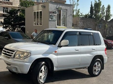 Mitsubishi Pajero io
