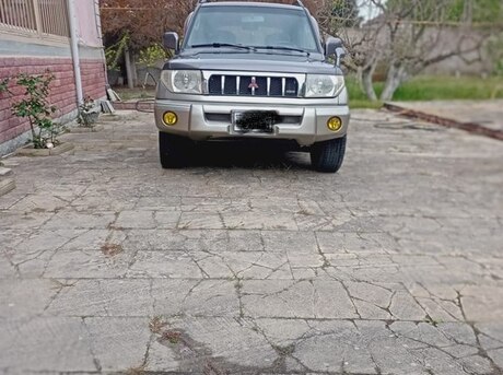 Mitsubishi Pajero io