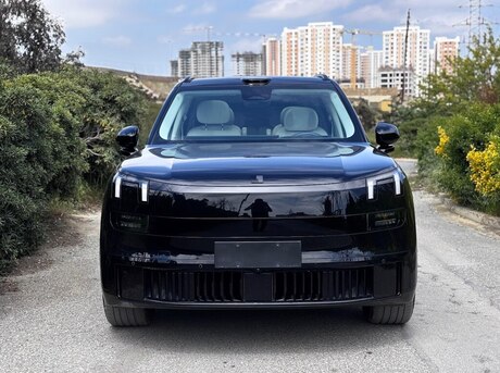 Lynk & Co 900