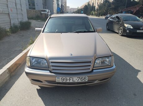 Mercedes C 230
