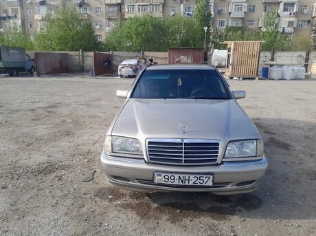 Mercedes C 180