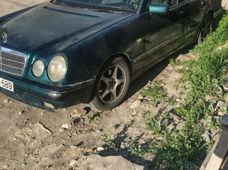 Mercedes E 200
