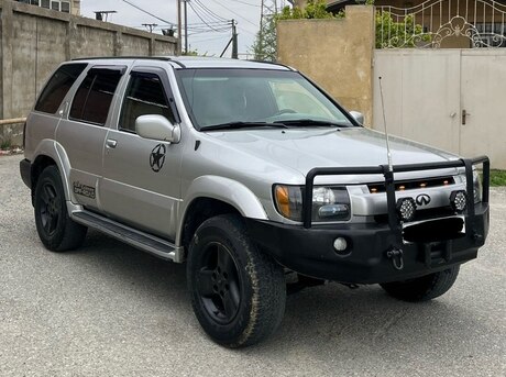 Infiniti QX4