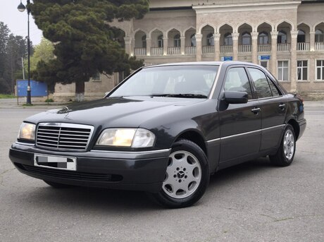 Mercedes C 180