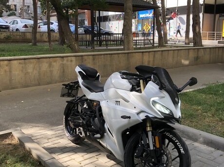 CFMOTO 250 SR