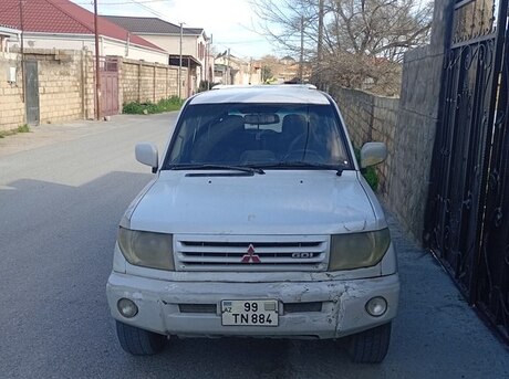 Mitsubishi Pajero io