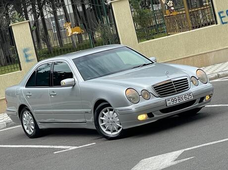 Mercedes E 240