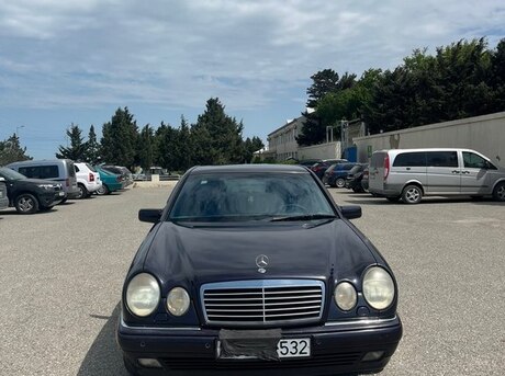 Mercedes E 230