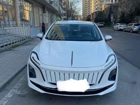 Hongqi E-QM5