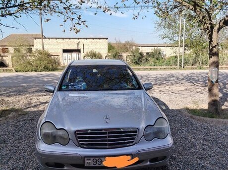 Mercedes C 200