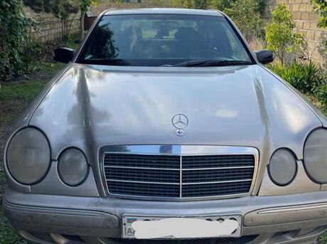 Mercedes E 200