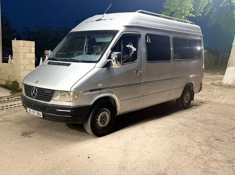 Mercedes Sprinter 208