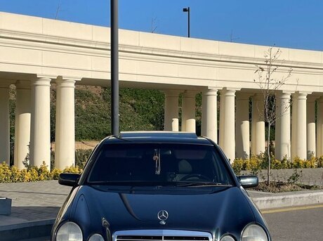 Mercedes E 200
