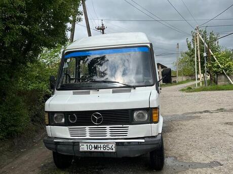 Mercedes 208 D