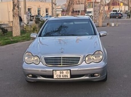 Mercedes C 200