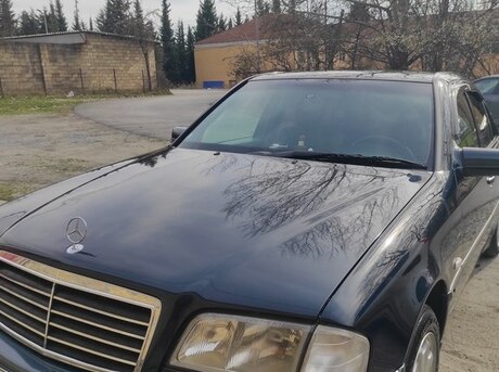 Mercedes C 200