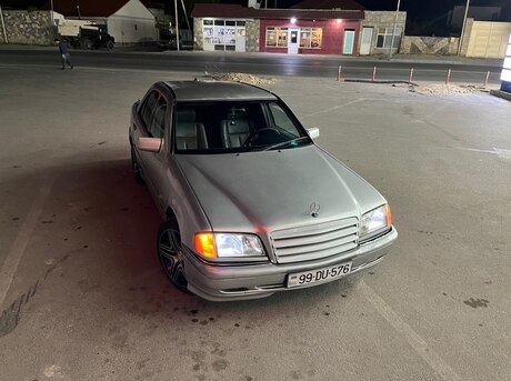 Mercedes C 200