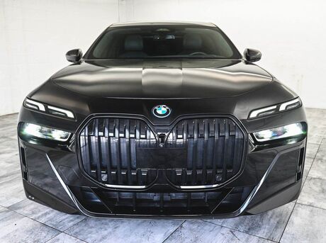 BMW i7 M70