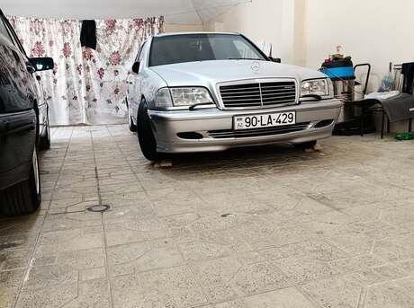 Mercedes C 240