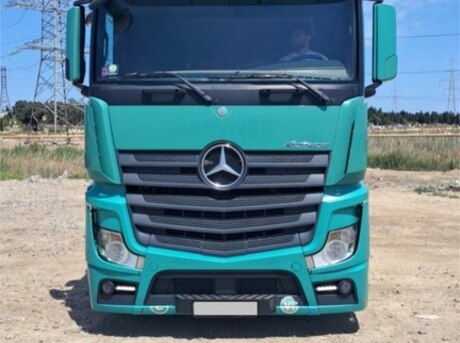 Mercedes Actros 1844
