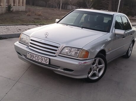 Mercedes C 200