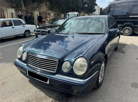 Mercedes E 240