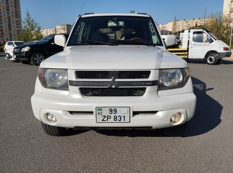 Mitsubishi Pajero io