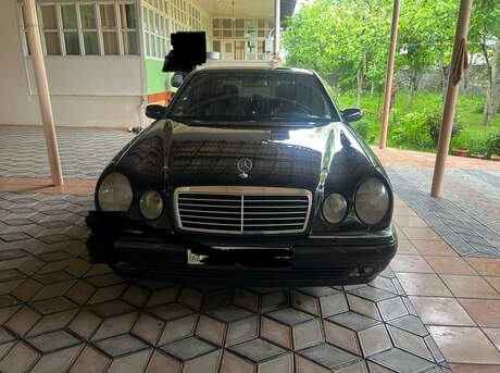 Mercedes E 200