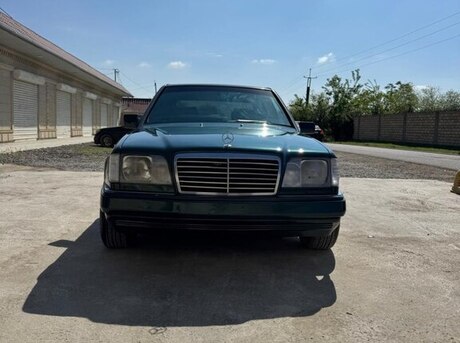 Mercedes 220 E