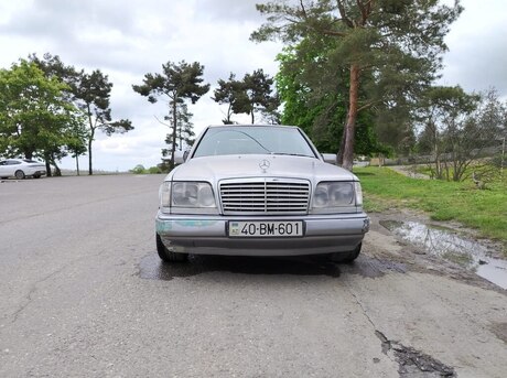Mercedes E 220