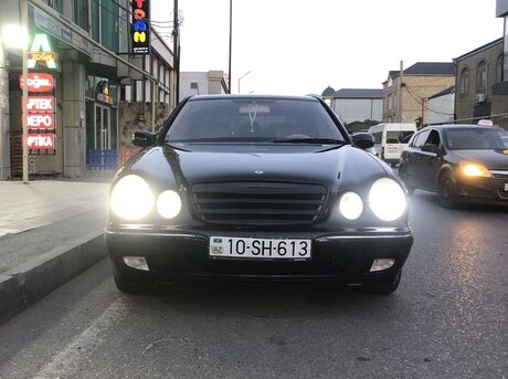 Mercedes E 320