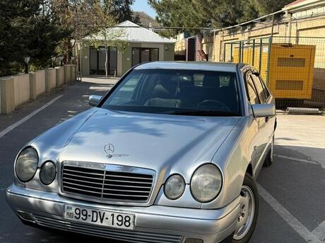 Mercedes E 220