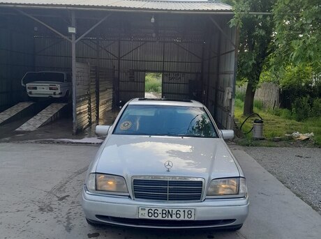 Mercedes C 180