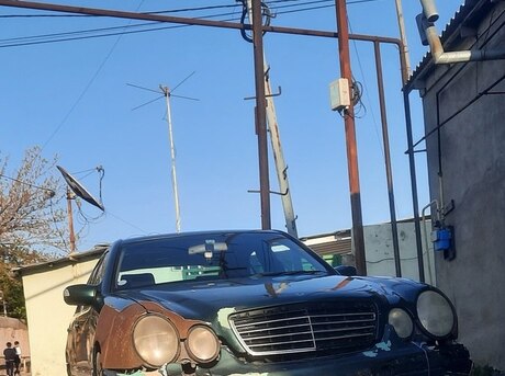 Mercedes E 320