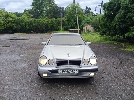 Mercedes E 220