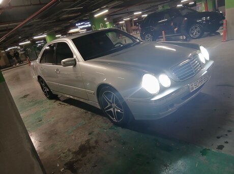 Mercedes E 240