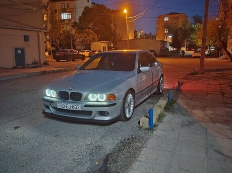 BMW 528