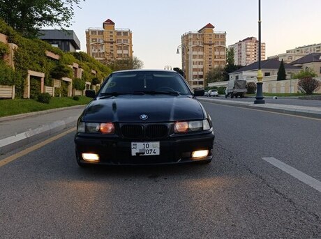 BMW 323