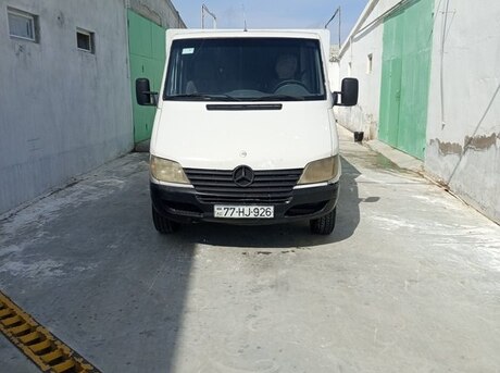 Mercedes Sprinter 208
