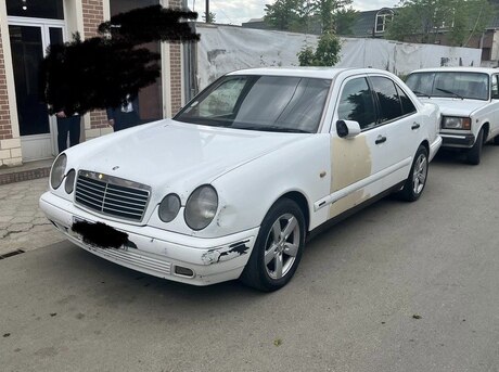 Mercedes E 220