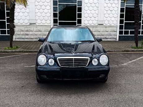 Mercedes E 220