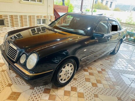 Mercedes E 240