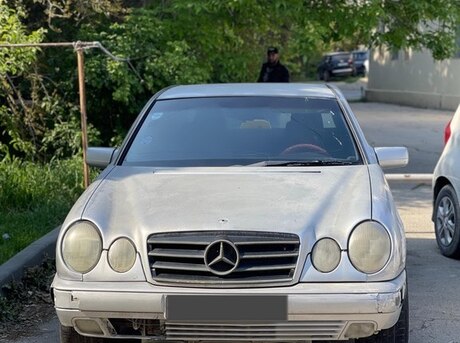 Mercedes E 230