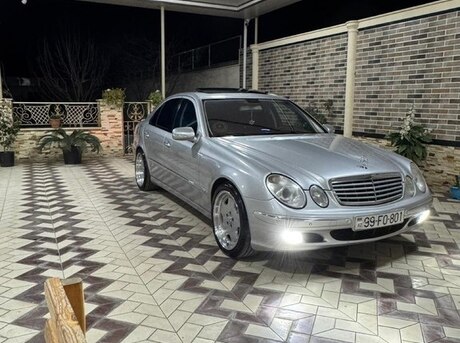 Mercedes E 240