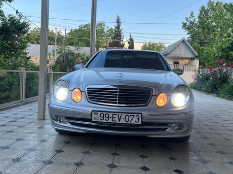 Mercedes E 240