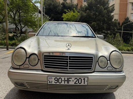 Mercedes E 230