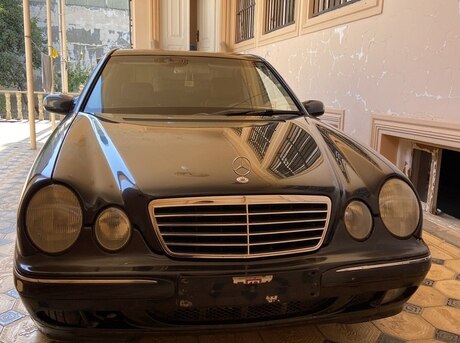 Mercedes E 240