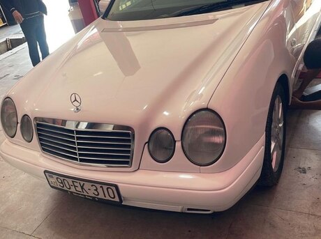 Mercedes E 200