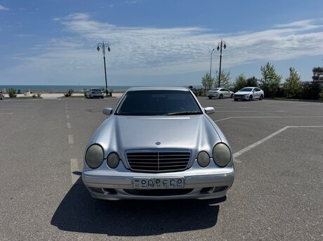 Mercedes E 240