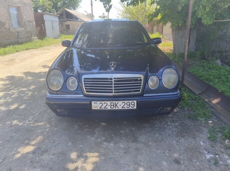 Mercedes E 200